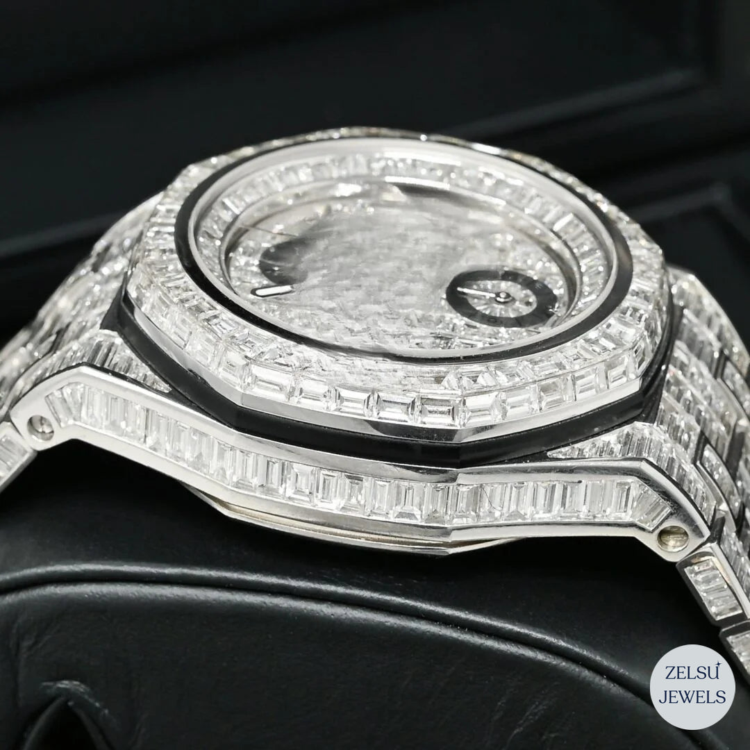 Silver automatic watch with dazzling emerald diamonds, blending luxury and craftsmanship