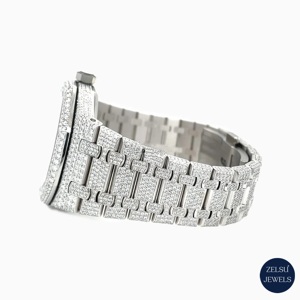 Radiant silver watch with a black crystal dial, offering a perfect blend of classic elegance and modern sophistication.