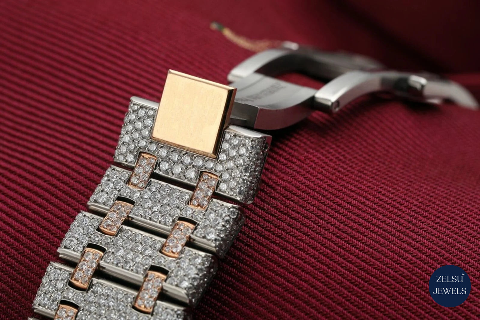Radiant two-tone diamond AP watch, perfect for making a statement with a luxury design and brilliant diamonds.
