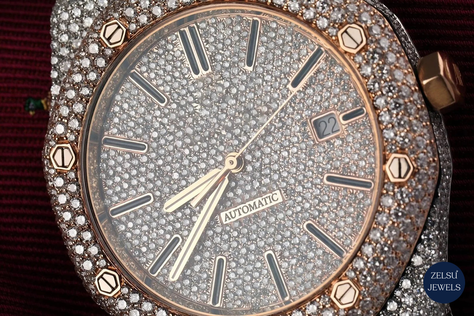 Exquisite two-tone diamond AP watch with brilliant diamonds, ideal for those who want a sophisticated and bold timepiece.