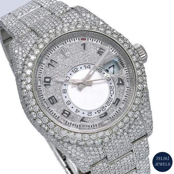 Elegant silver diamond watch, featuring radiant diamonds and sophisticated craftsmanship for a luxurious design.