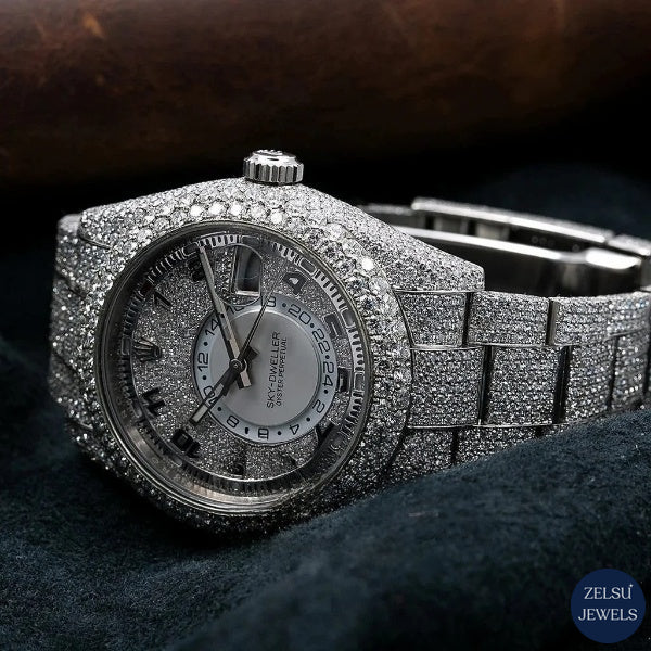 Luxury silver diamond watch with brilliant diamonds, offering both elegance and timeless style.